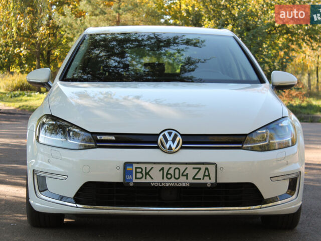 Белый Фольксваген e-Golf, объемом двигателя 0 л и пробегом 149 тыс. км за 11800 $, фото 1 на Automoto.ua