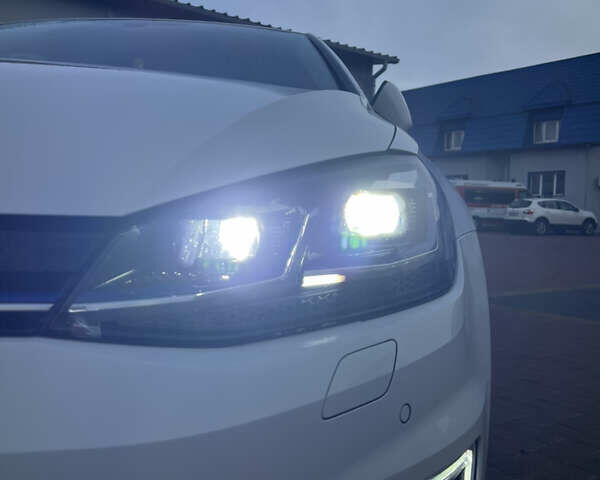 Білий Фольксваген e-Golf, об'ємом двигуна 0 л та пробігом 140 тис. км за 12500 $, фото 51 на Automoto.ua