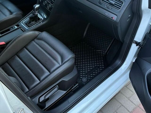Белый Фольксваген e-Golf, объемом двигателя 0 л и пробегом 105 тыс. км за 12500 $, фото 11 на Automoto.ua