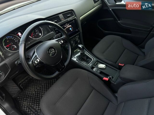 Білий Фольксваген e-Golf, об'ємом двигуна 0 л та пробігом 79 тис. км за 15200 $, фото 25 на Automoto.ua