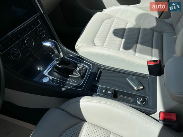Білий Фольксваген e-Golf, об'ємом двигуна 0 л та пробігом 135 тис. км за 14690 $, фото 16 на Automoto.ua