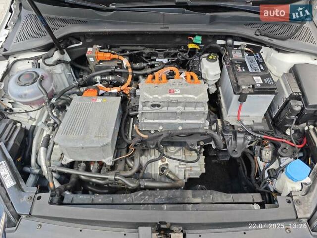 Білий Фольксваген e-Golf, об'ємом двигуна 0 л та пробігом 96 тис. км за 13150 $, фото 30 на Automoto.ua