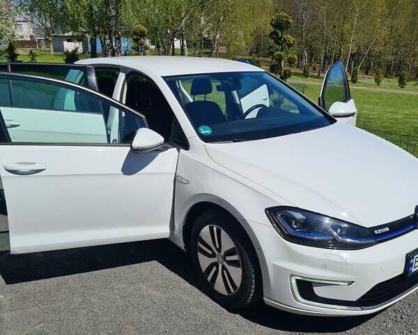 Белый Фольксваген e-Golf, объемом двигателя 0 л и пробегом 136 тыс. км за 19500 $, фото 8 на Automoto.ua
