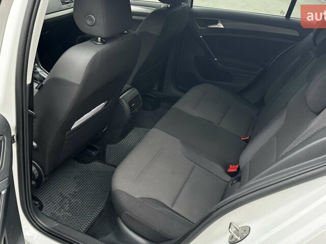 Білий Фольксваген e-Golf, об'ємом двигуна 0 л та пробігом 126 тис. км за 12900 $, фото 15 на Automoto.ua