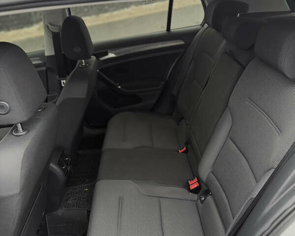 Білий Фольксваген e-Golf, об'ємом двигуна 0 л та пробігом 76 тис. км за 12499 $, фото 5 на Automoto.ua