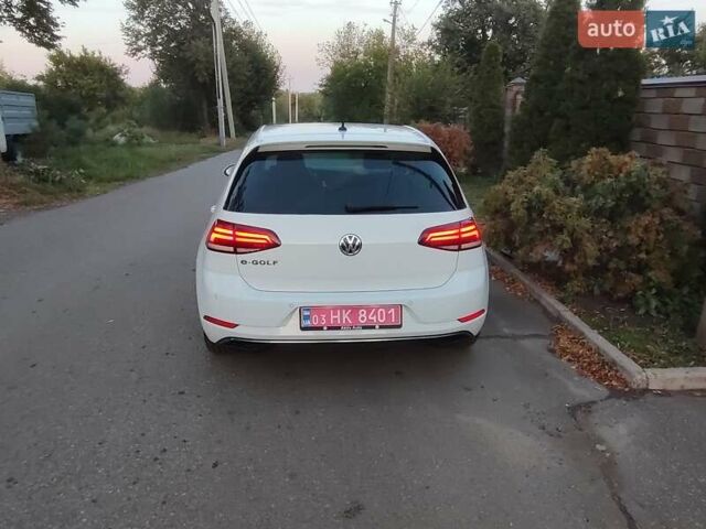 Белый Фольксваген e-Golf, объемом двигателя 0 л и пробегом 142 тыс. км за 12950 $, фото 2 на Automoto.ua