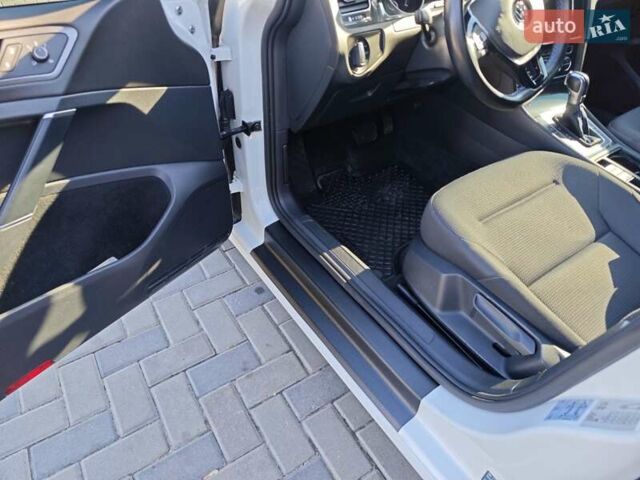 Білий Фольксваген e-Golf, об'ємом двигуна 0 л та пробігом 96 тис. км за 13150 $, фото 18 на Automoto.ua