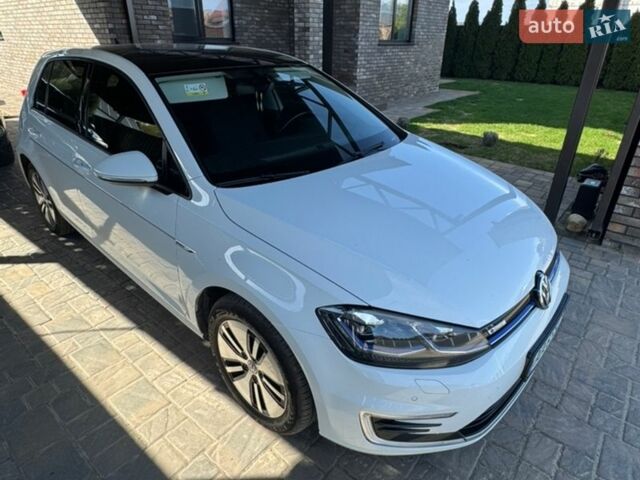 Белый Фольксваген e-Golf, объемом двигателя 0 л и пробегом 168 тыс. км за 11700 $, фото 1 на Automoto.ua