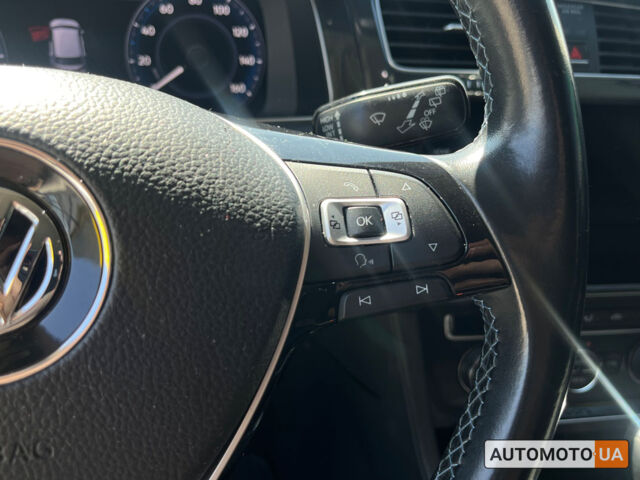 Белый Фольксваген e-Golf, объемом двигателя 36 л и пробегом 118 тыс. км за 15500 $, фото 16 на Automoto.ua