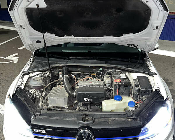 Білий Фольксваген e-Golf, об'ємом двигуна 0 л та пробігом 248 тис. км за 9500 $, фото 20 на Automoto.ua