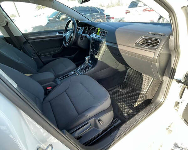 Білий Фольксваген e-Golf, об'ємом двигуна 0 л та пробігом 57 тис. км за 11500 $, фото 19 на Automoto.ua
