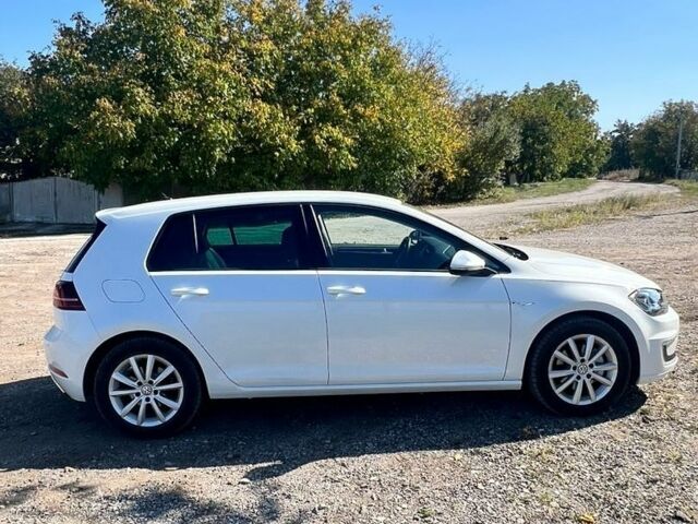Білий Фольксваген e-Golf, об'ємом двигуна 0 л та пробігом 61 тис. км за 14999 $, фото 4 на Automoto.ua