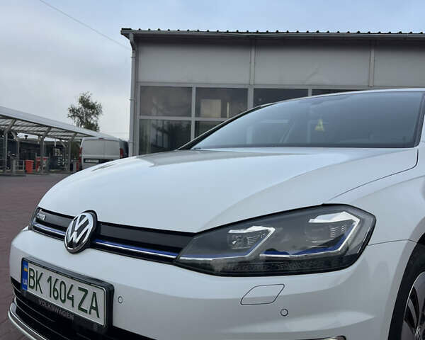 Білий Фольксваген e-Golf, об'ємом двигуна 0 л та пробігом 140 тис. км за 12500 $, фото 16 на Automoto.ua
