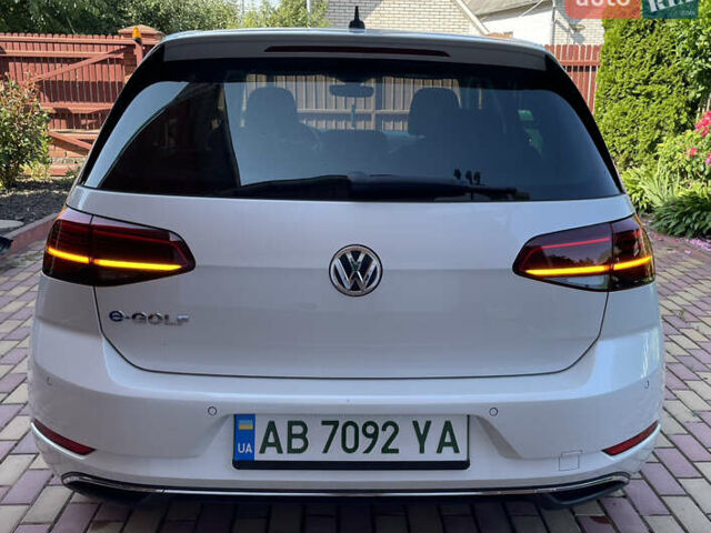 Белый Фольксваген e-Golf, объемом двигателя 0 л и пробегом 90 тыс. км за 14699 $, фото 3 на Automoto.ua
