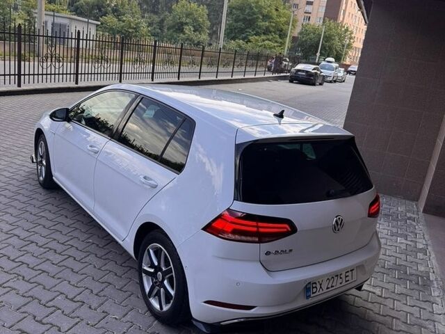Белый Фольксваген e-Golf, объемом двигателя 0 л и пробегом 139 тыс. км за 12450 $, фото 6 на Automoto.ua