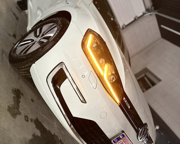 Белый Фольксваген e-Golf, объемом двигателя 0 л и пробегом 164 тыс. км за 12100 $, фото 9 на Automoto.ua