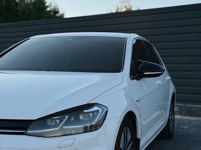 Белый Фольксваген e-Golf, объемом двигателя 0 л и пробегом 132 тыс. км за 12300 $, фото 7 на Automoto.ua
