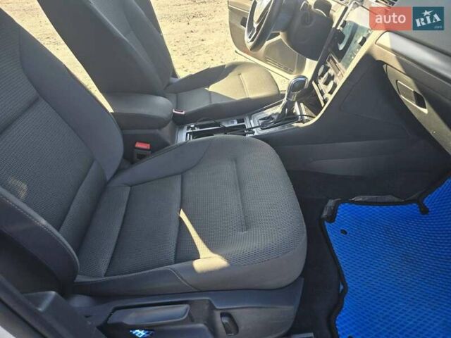 Белый Фольксваген e-Golf, объемом двигателя 0 л и пробегом 130 тыс. км за 11400 $, фото 14 на Automoto.ua