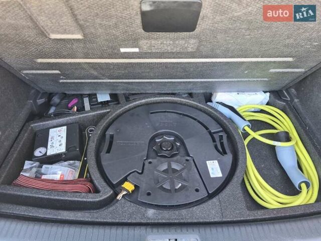 Белый Фольксваген e-Golf, объемом двигателя 0 л и пробегом 136 тыс. км за 19500 $, фото 13 на Automoto.ua