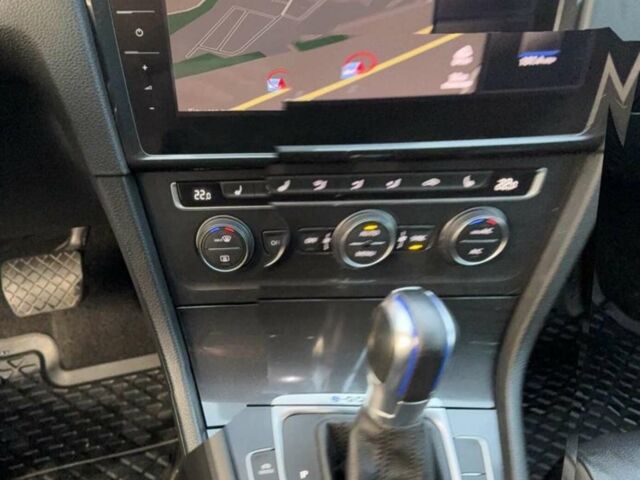 Белый Фольксваген e-Golf, объемом двигателя 0 л и пробегом 180 тыс. км за 13500 $, фото 9 на Automoto.ua