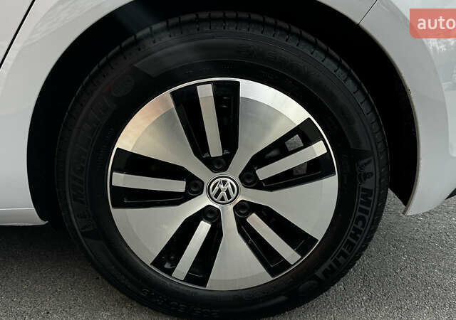 Белый Фольксваген e-Golf, объемом двигателя 0 л и пробегом 78 тыс. км за 14000 $, фото 9 на Automoto.ua