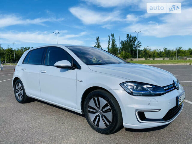 Белый Фольксваген e-Golf, объемом двигателя 0 л и пробегом 94 тыс. км за 15799 $, фото 3 на Automoto.ua