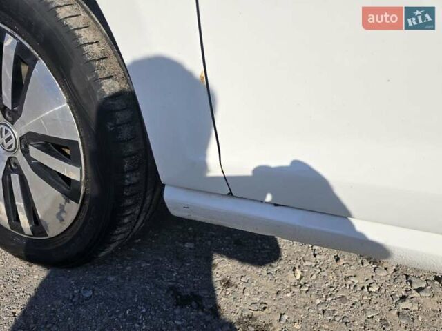 Белый Фольксваген e-Golf, объемом двигателя 0 л и пробегом 130 тыс. км за 11400 $, фото 5 на Automoto.ua