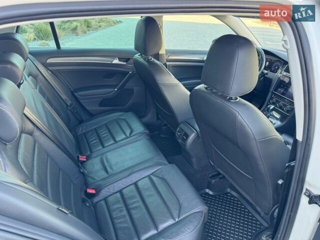 Белый Фольксваген e-Golf, объемом двигателя 0 л и пробегом 115 тыс. км за 13500 $, фото 41 на Automoto.ua