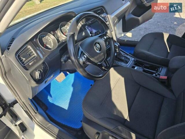 Белый Фольксваген e-Golf, объемом двигателя 0 л и пробегом 130 тыс. км за 11400 $, фото 15 на Automoto.ua