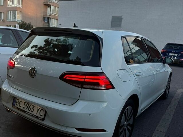 Белый Фольксваген e-Golf, объемом двигателя 0 л и пробегом 57 тыс. км за 12750 $, фото 5 на Automoto.ua
