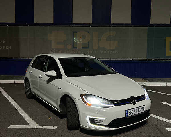 Білий Фольксваген e-Golf, об'ємом двигуна 0 л та пробігом 248 тис. км за 9500 $, фото 3 на Automoto.ua