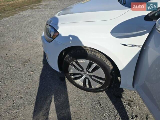 Белый Фольксваген e-Golf, объемом двигателя 0 л и пробегом 130 тыс. км за 11400 $, фото 11 на Automoto.ua