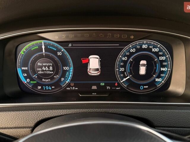 Белый Фольксваген e-Golf, объемом двигателя 0 л и пробегом 99 тыс. км за 13500 $, фото 17 на Automoto.ua