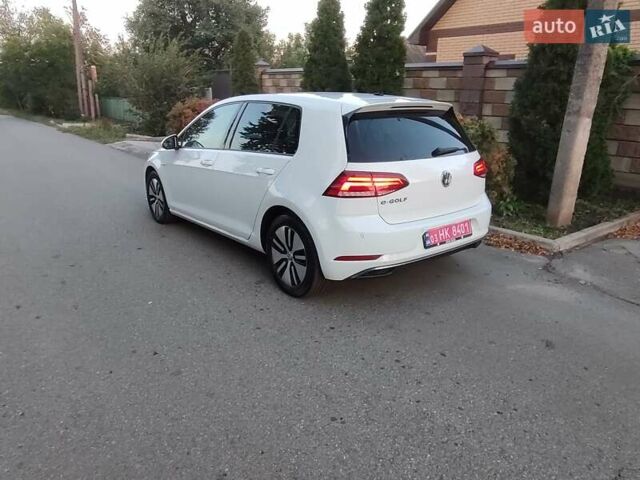 Белый Фольксваген e-Golf, объемом двигателя 0 л и пробегом 142 тыс. км за 12950 $, фото 8 на Automoto.ua