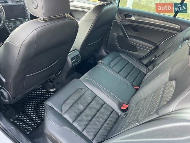 Белый Фольксваген e-Golf, объемом двигателя 0 л и пробегом 129 тыс. км за 11950 $, фото 25 на Automoto.ua