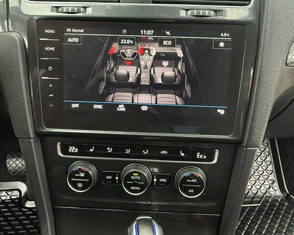 Белый Фольксваген e-Golf, объемом двигателя 0 л и пробегом 97 тыс. км за 11555 $, фото 39 на Automoto.ua