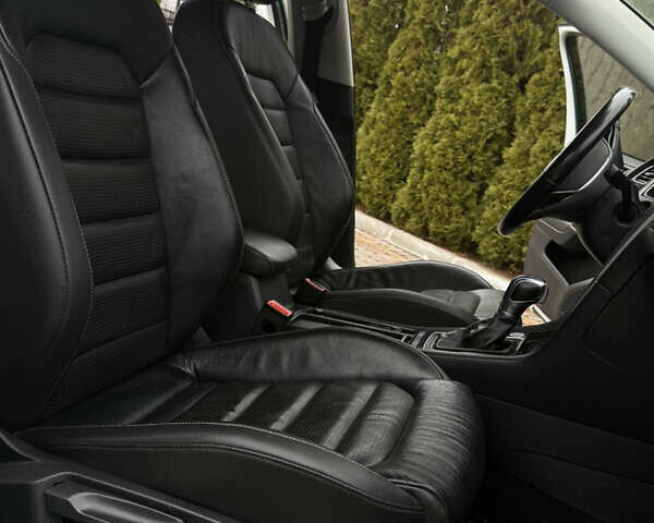 Белый Фольксваген e-Golf, объемом двигателя 0 л и пробегом 97 тыс. км за 11555 $, фото 28 на Automoto.ua