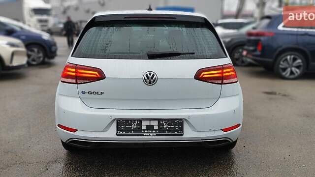Белый Фольксваген e-Golf, объемом двигателя 0 л и пробегом 89 тыс. км за 12999 $, фото 3 на Automoto.ua