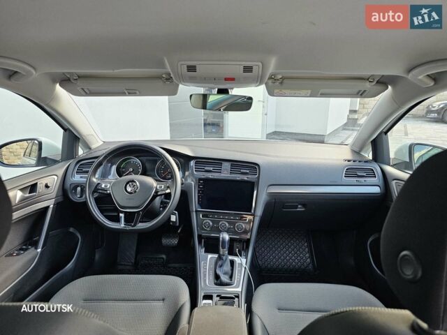 Белый Фольксваген e-Golf, объемом двигателя 0 л и пробегом 65 тыс. км за 14000 $, фото 17 на Automoto.ua