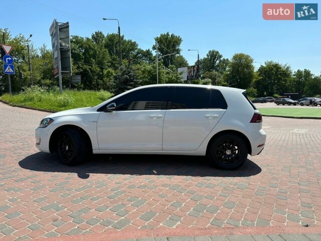 Белый Фольксваген e-Golf, объемом двигателя 0 л и пробегом 50 тыс. км за 11500 $, фото 4 на Automoto.ua