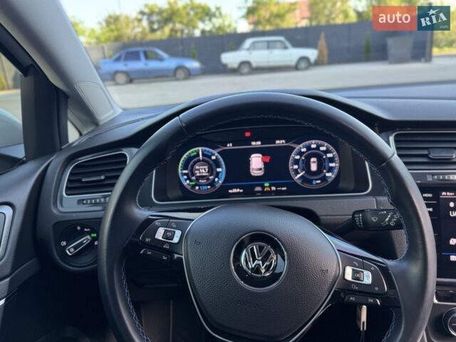 Белый Фольксваген e-Golf, объемом двигателя 0 л и пробегом 120 тыс. км за 13593 $, фото 10 на Automoto.ua