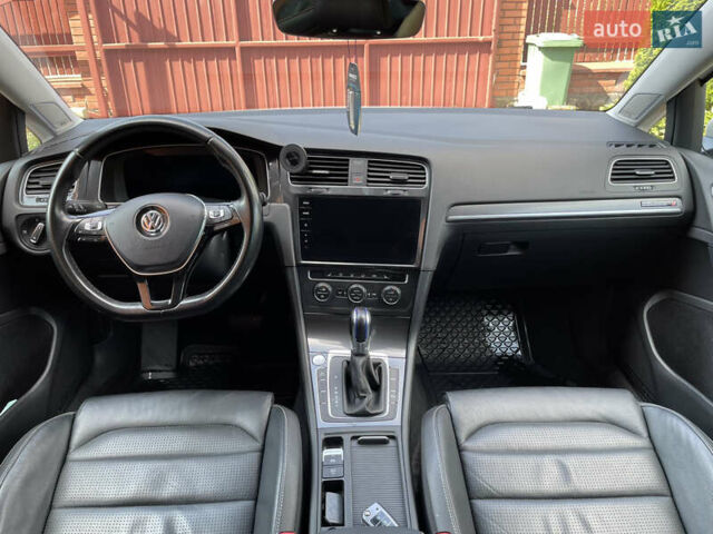 Белый Фольксваген e-Golf, объемом двигателя 0 л и пробегом 89 тыс. км за 14700 $, фото 26 на Automoto.ua