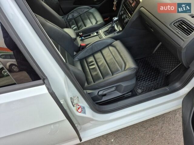 Білий Фольксваген e-Golf, об'ємом двигуна 0 л та пробігом 146 тис. км за 13500 $, фото 12 на Automoto.ua