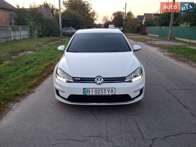 Белый Фольксваген e-Golf, объемом двигателя 0 л и пробегом 125 тыс. км за 11950 $, фото 1 на Automoto.ua