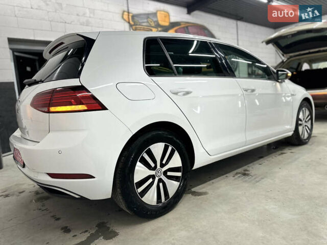 Белый Фольксваген e-Golf, объемом двигателя 0 л и пробегом 164 тыс. км за 12100 $, фото 2 на Automoto.ua