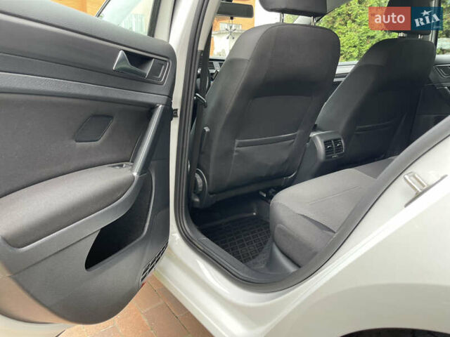 Белый Фольксваген e-Golf, объемом двигателя 0 л и пробегом 112 тыс. км за 13500 $, фото 24 на Automoto.ua