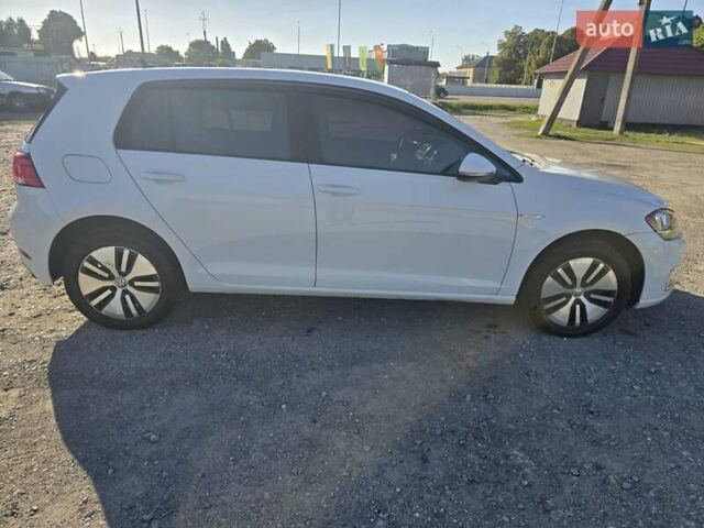 Белый Фольксваген e-Golf, объемом двигателя 0 л и пробегом 130 тыс. км за 11400 $, фото 8 на Automoto.ua