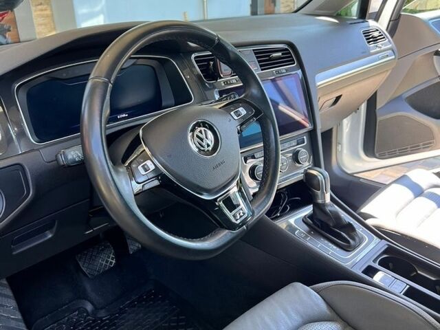Білий Фольксваген e-Golf, об'ємом двигуна 0 л та пробігом 61 тис. км за 14999 $, фото 14 на Automoto.ua