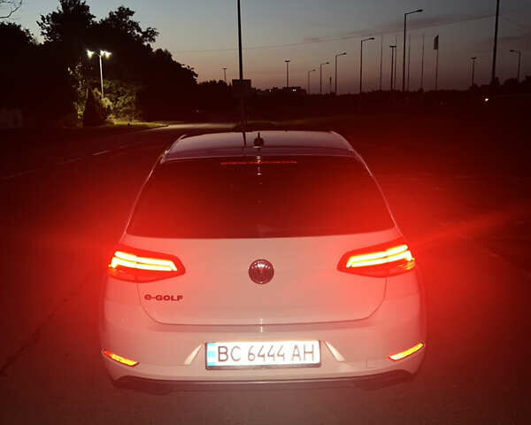 Белый Фольксваген e-Golf, объемом двигателя 0 л и пробегом 74 тыс. км за 11300 $, фото 3 на Automoto.ua