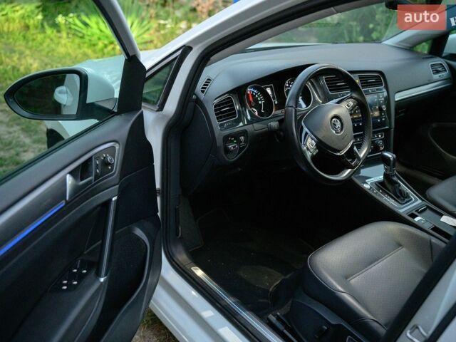 Белый Фольксваген e-Golf, объемом двигателя 0 л и пробегом 139 тыс. км за 11900 $, фото 35 на Automoto.ua